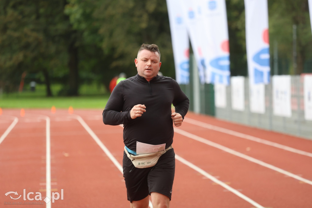 Znajdź się na zdjęciach z mety biegu