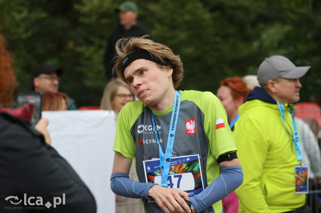 Znajdź się na zdjęciach z mety biegu