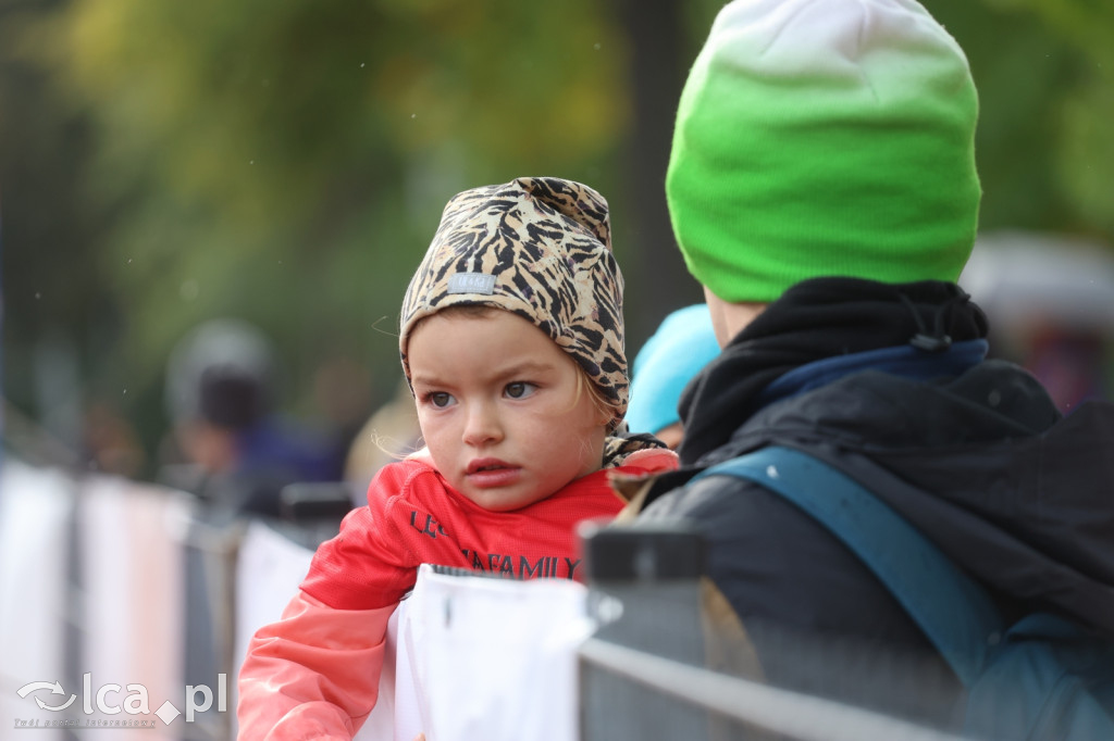 Znajdź się na zdjęciach z mety biegu