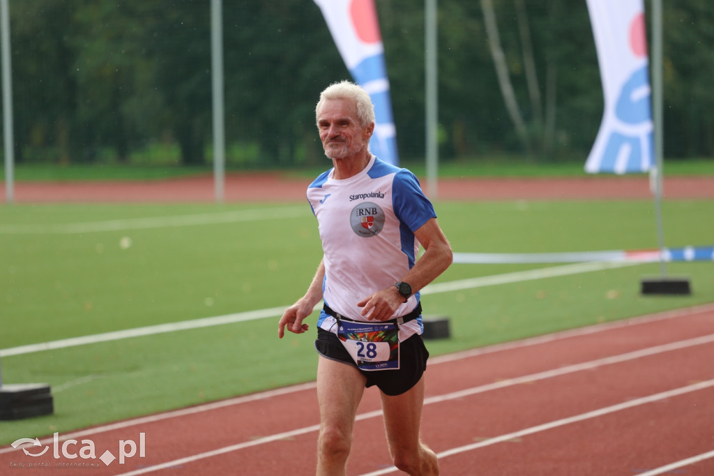 Znajdź się na zdjęciach z mety biegu