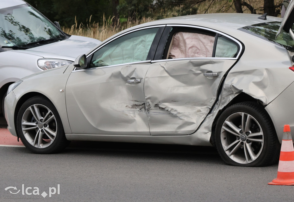 Zderzenie opla z audi w Legnicy