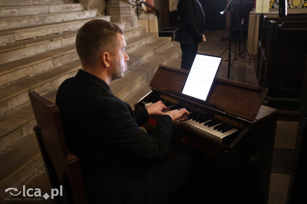 Dawne pieśni Legnicy zabrzmiały w kościele