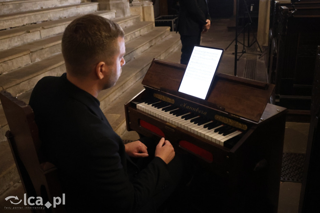Dawne pieśni Legnicy zabrzmiały w kościele