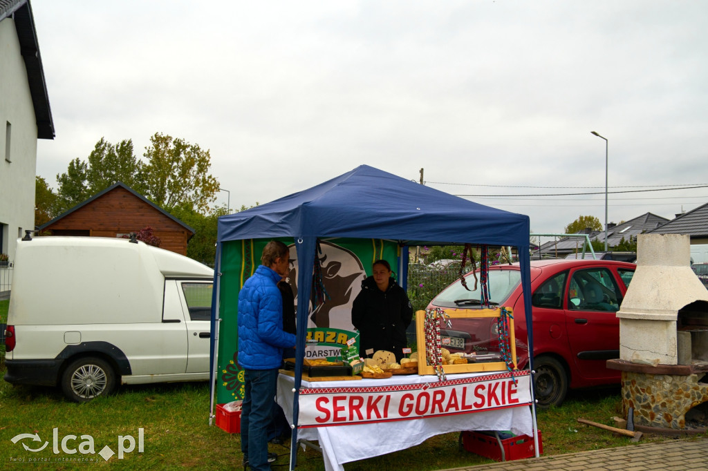 Sołtys Bartoszowa przyciąga tłumy na targ