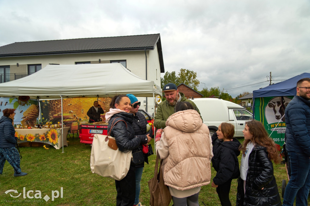Sołtys Bartoszowa przyciąga tłumy na targ