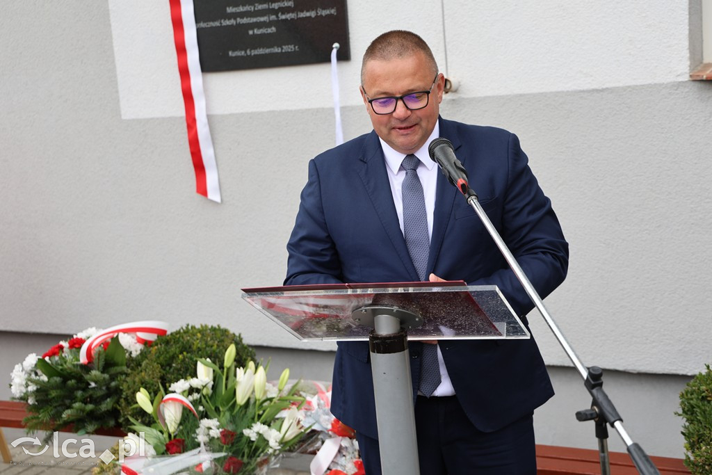 Upamiętniono pierwszego kierownika szkoły