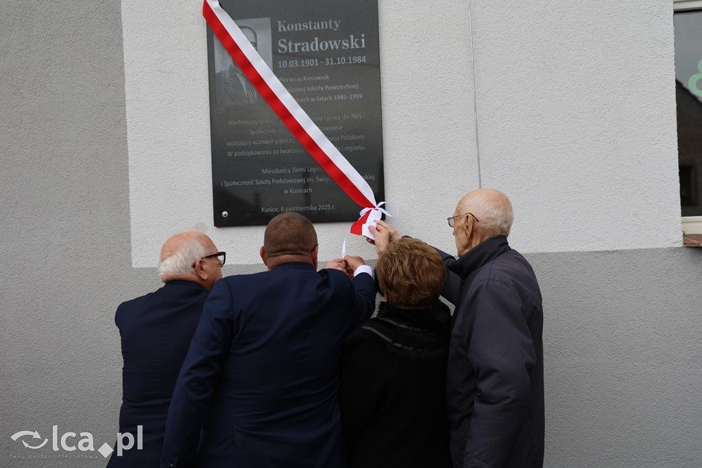 Upamiętniono pierwszego kierownika szkoły