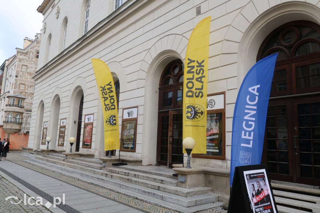 Uroczysta sesja Sejmiku w legnickim teatrze