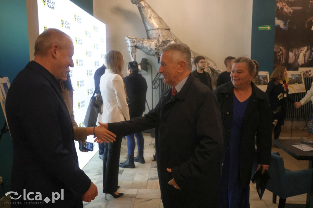 Uroczysta sesja Sejmiku w legnickim teatrze