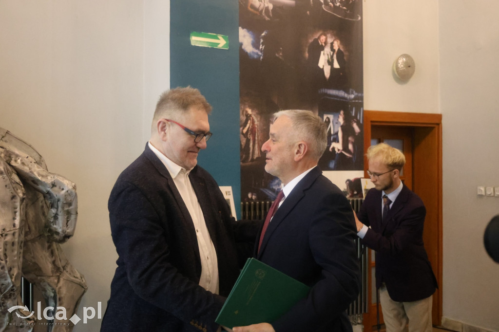 Uroczysta sesja Sejmiku w legnickim teatrze