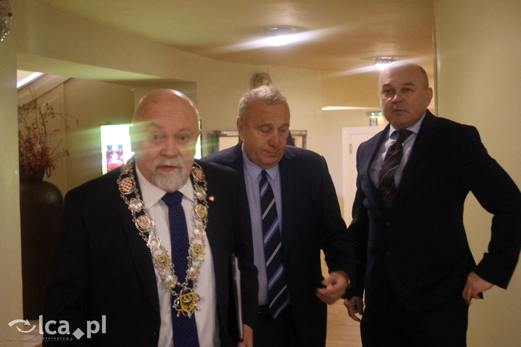 Uroczysta sesja Sejmiku w legnickim teatrze