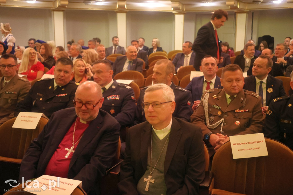 Uroczysta sesja Sejmiku w legnickim teatrze