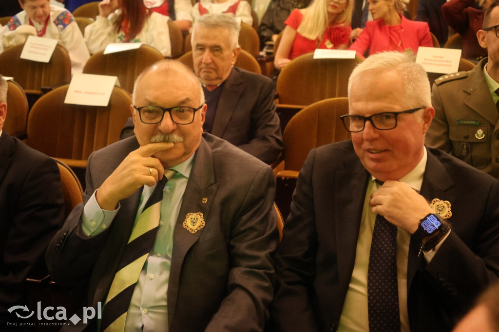 Uroczysta sesja Sejmiku w legnickim teatrze