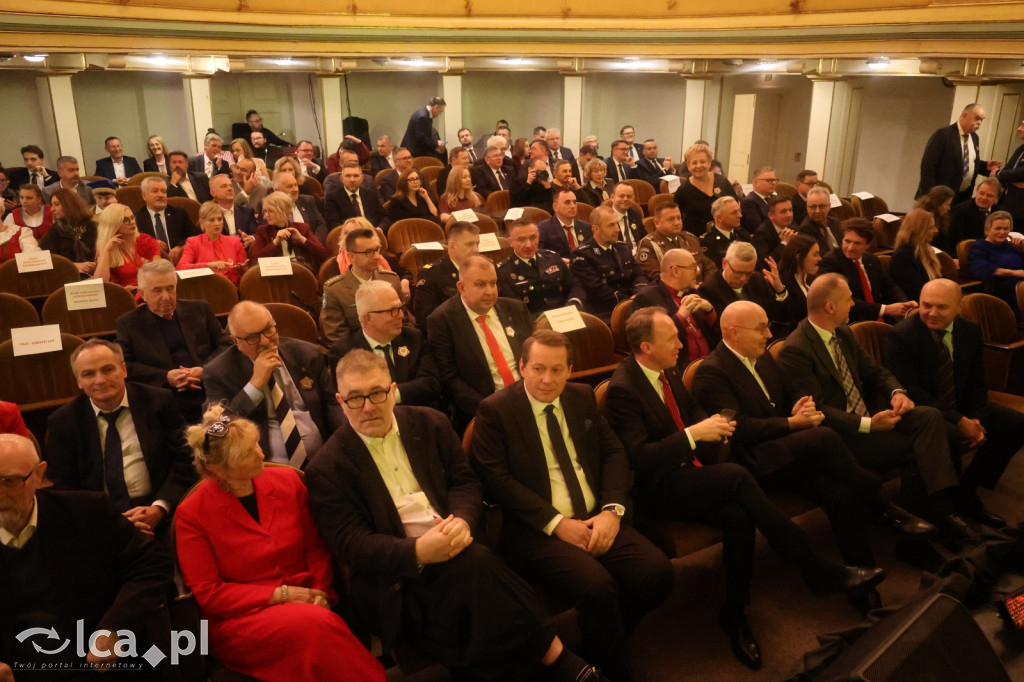 Uroczysta sesja Sejmiku w legnickim teatrze