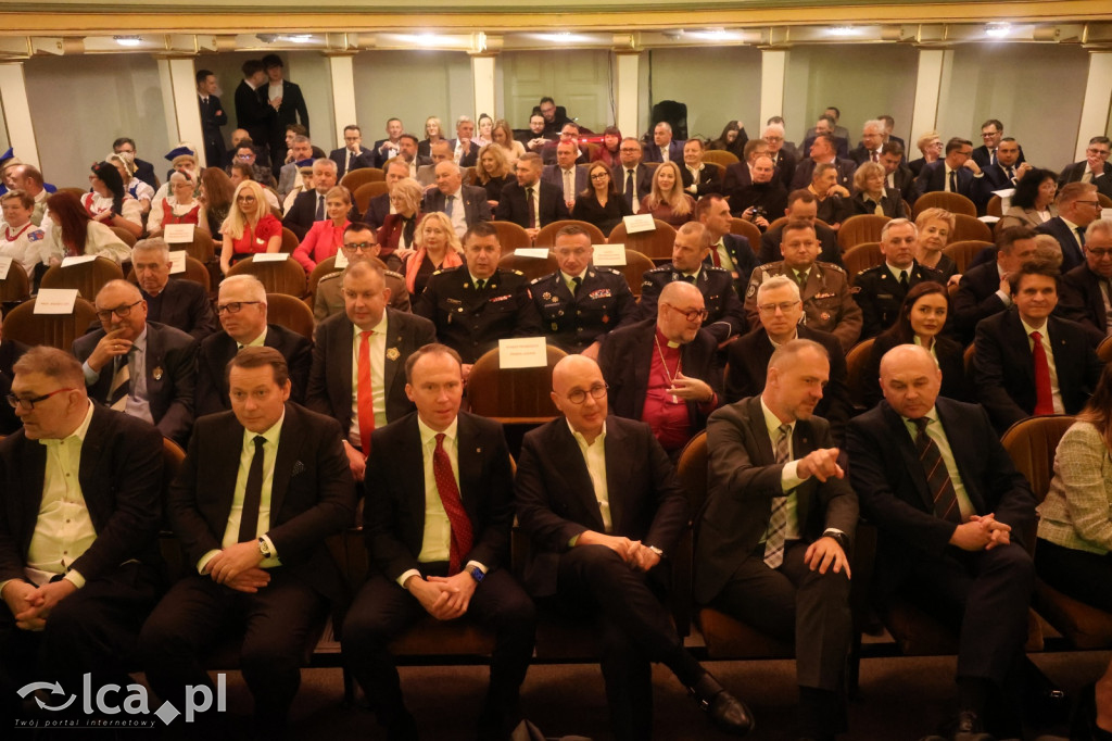 Uroczysta sesja Sejmiku w legnickim teatrze