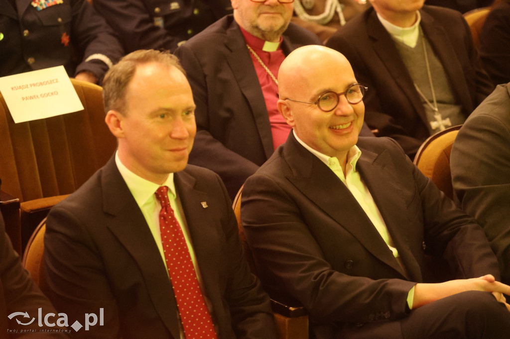 Uroczysta sesja Sejmiku w legnickim teatrze
