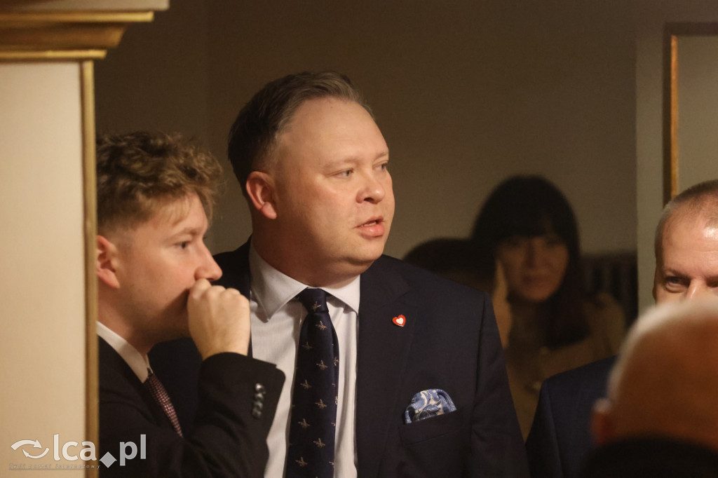 Uroczysta sesja Sejmiku w legnickim teatrze