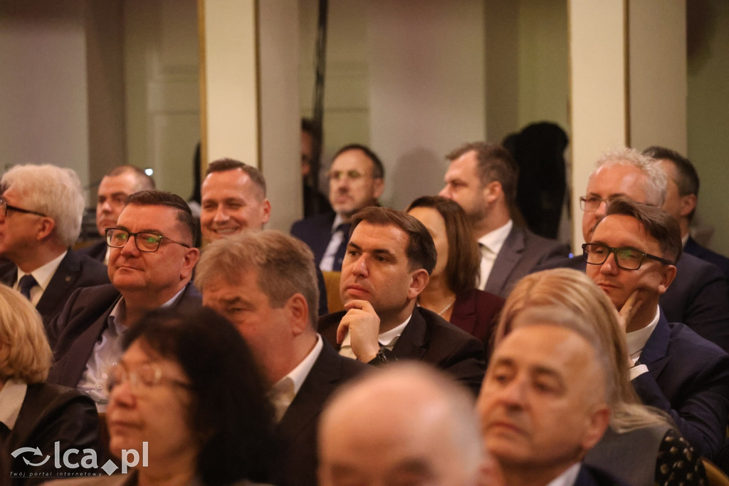 Uroczysta sesja Sejmiku w legnickim teatrze