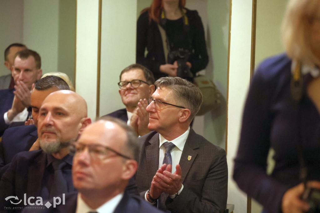 Uroczysta sesja Sejmiku w legnickim teatrze