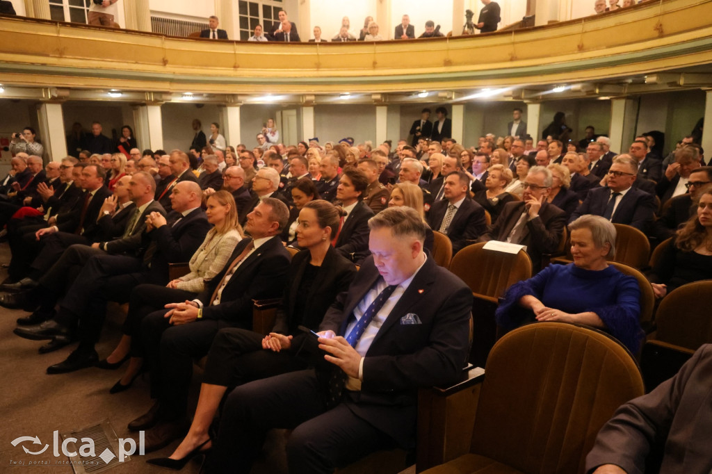 Uroczysta sesja Sejmiku w legnickim teatrze