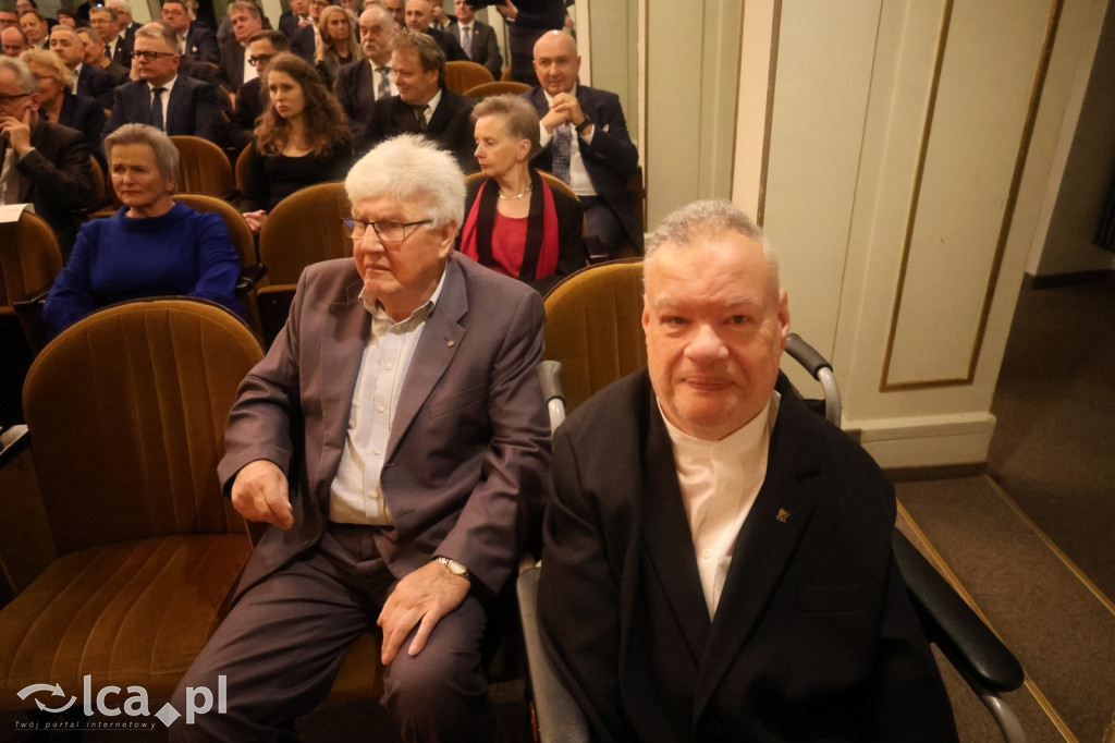 Uroczysta sesja Sejmiku w legnickim teatrze