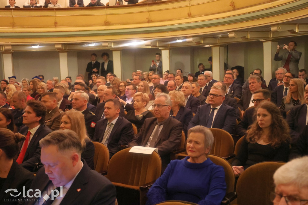 Uroczysta sesja Sejmiku w legnickim teatrze