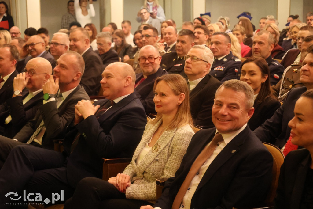 Uroczysta sesja Sejmiku w legnickim teatrze