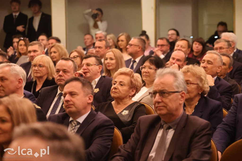 Uroczysta sesja Sejmiku w legnickim teatrze