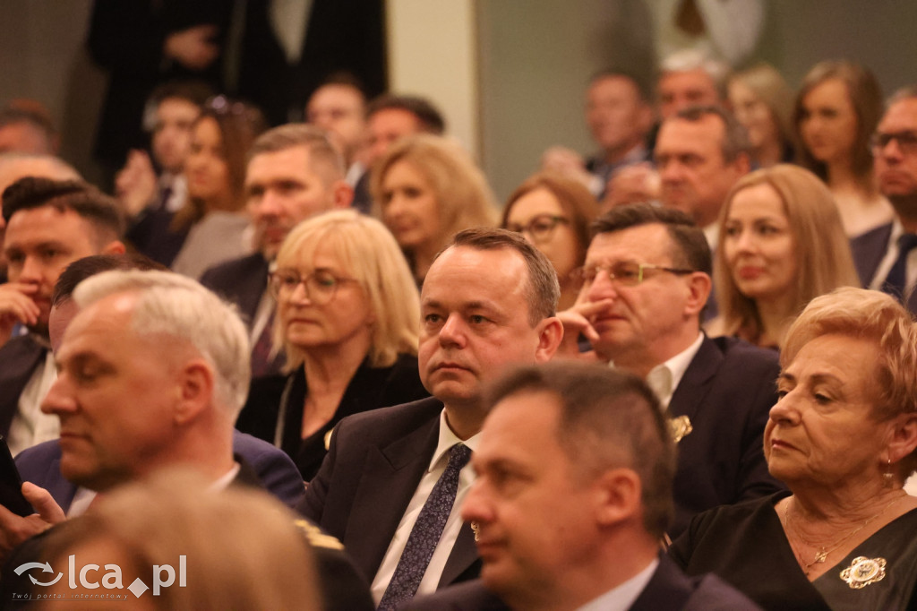 Uroczysta sesja Sejmiku w legnickim teatrze