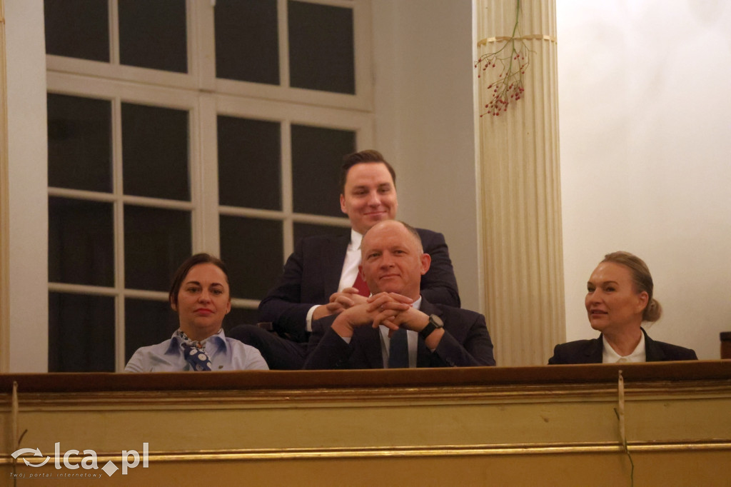 Uroczysta sesja Sejmiku w legnickim teatrze