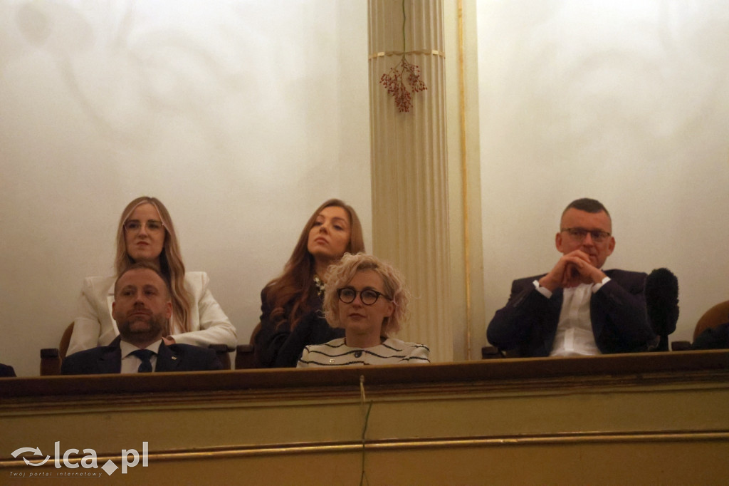 Uroczysta sesja Sejmiku w legnickim teatrze