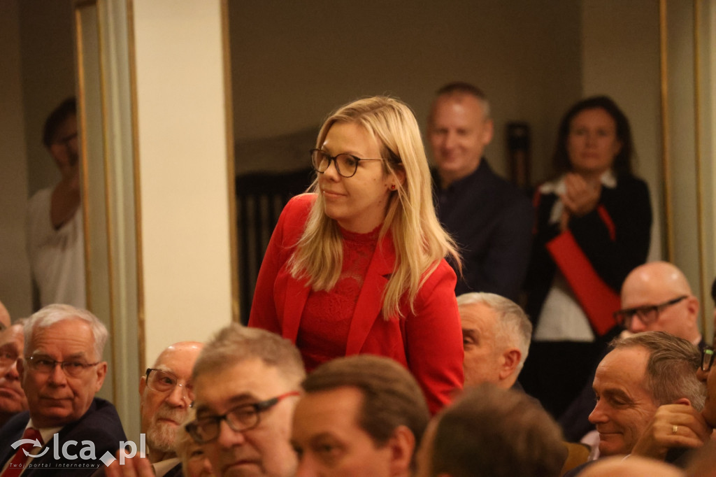 Uroczysta sesja Sejmiku w legnickim teatrze