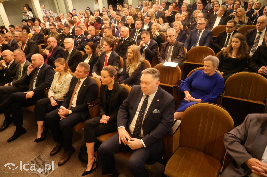 Uroczysta sesja Sejmiku w legnickim teatrze