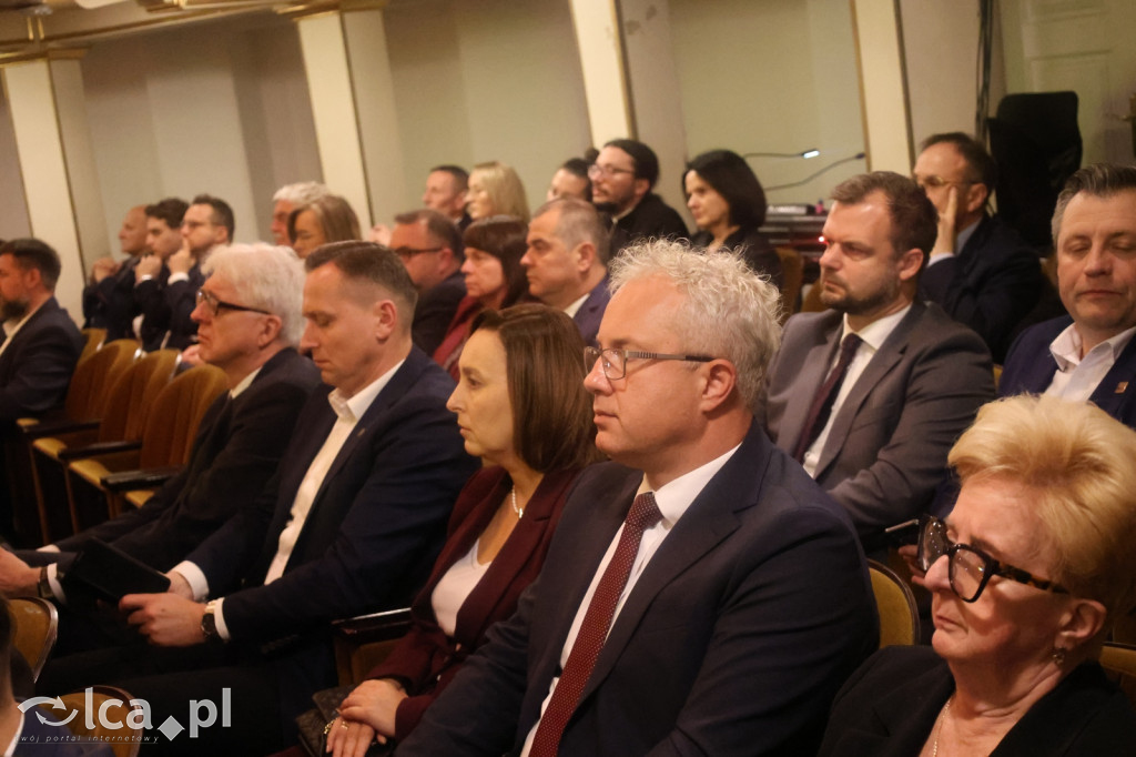 Uroczysta sesja Sejmiku w legnickim teatrze