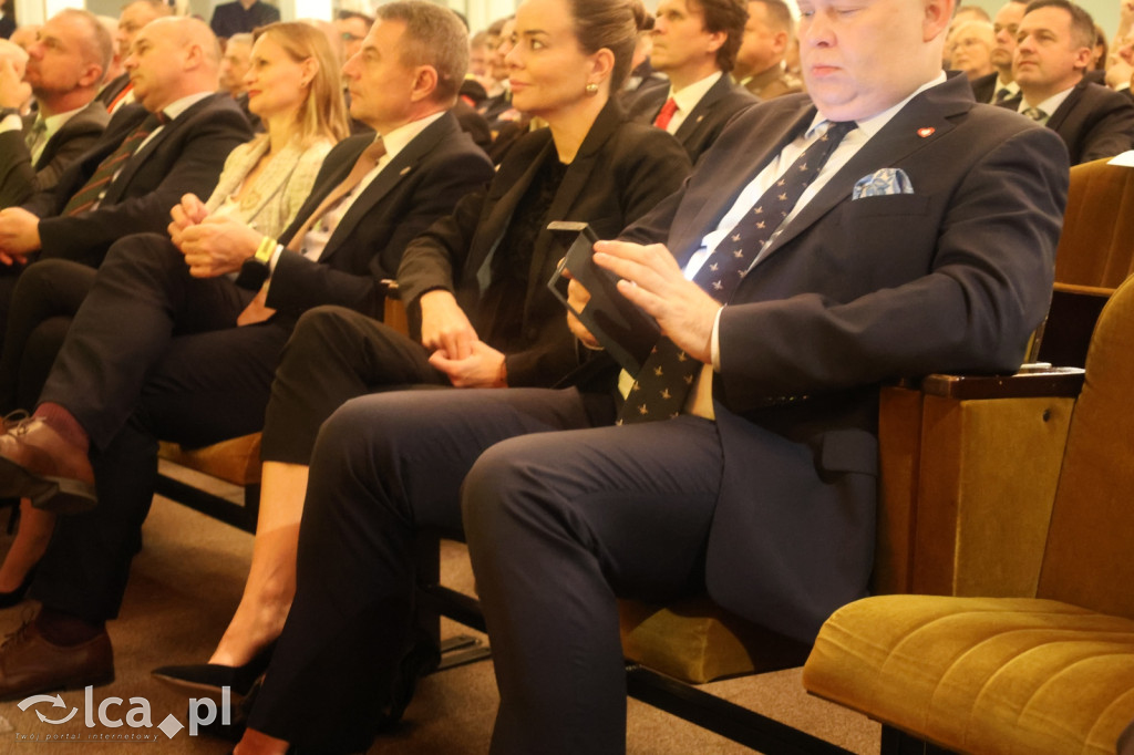Uroczysta sesja Sejmiku w legnickim teatrze