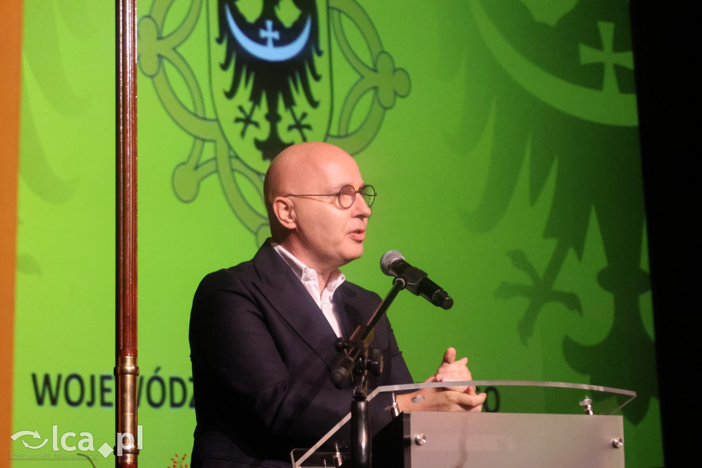 Uroczysta sesja Sejmiku w legnickim teatrze