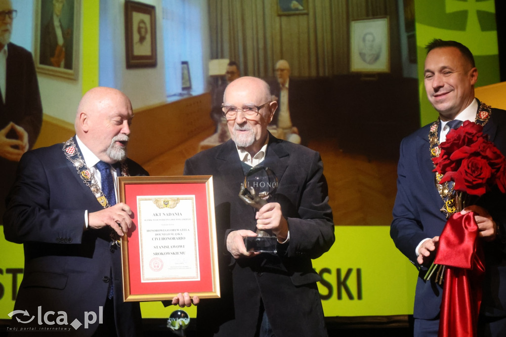 Uroczysta sesja Sejmiku w legnickim teatrze