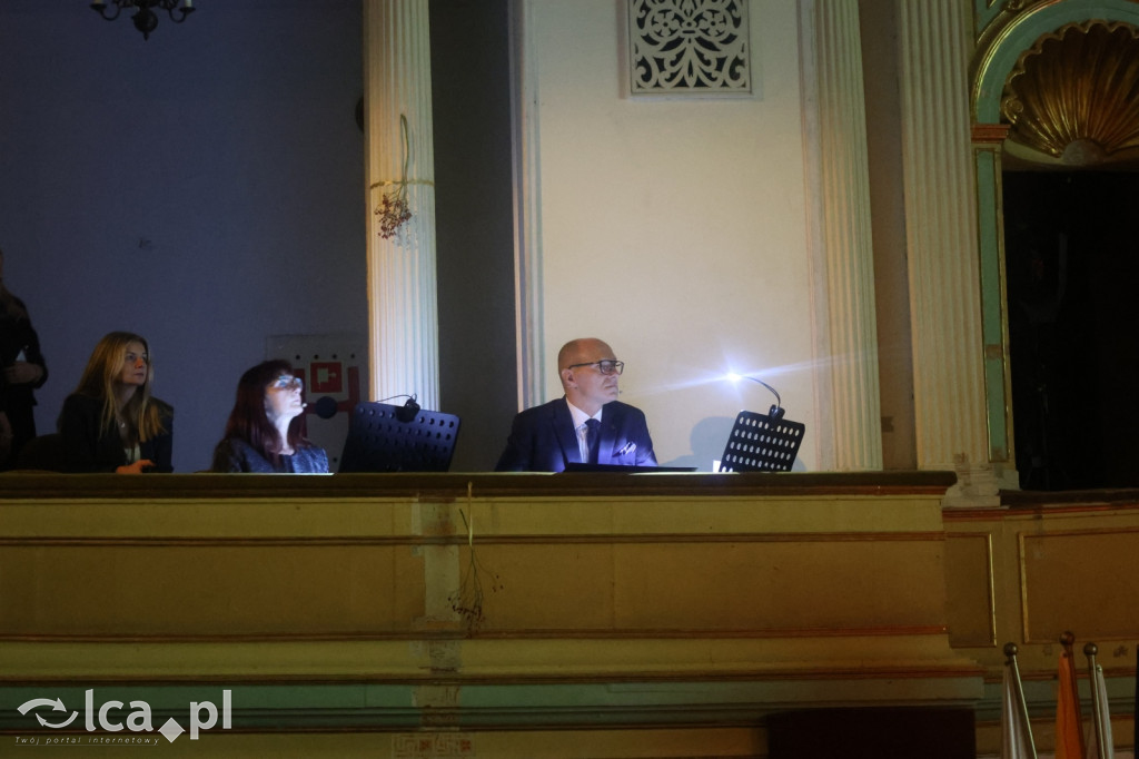 Uroczysta sesja Sejmiku w legnickim teatrze