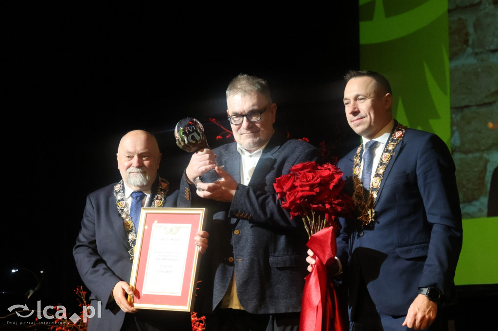 Uroczysta sesja Sejmiku w legnickim teatrze