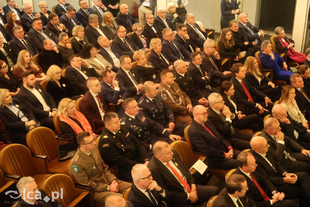 Uroczysta sesja Sejmiku w legnickim teatrze