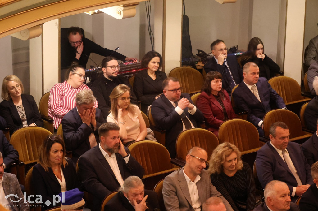 Uroczysta sesja Sejmiku w legnickim teatrze