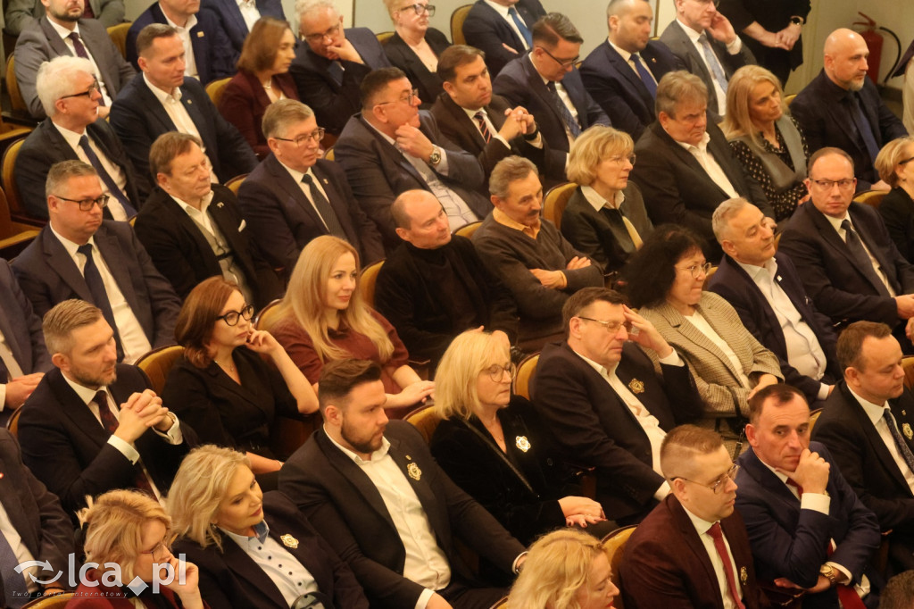 Uroczysta sesja Sejmiku w legnickim teatrze