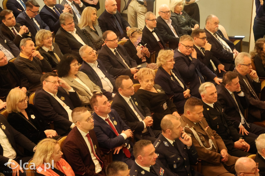 Uroczysta sesja Sejmiku w legnickim teatrze