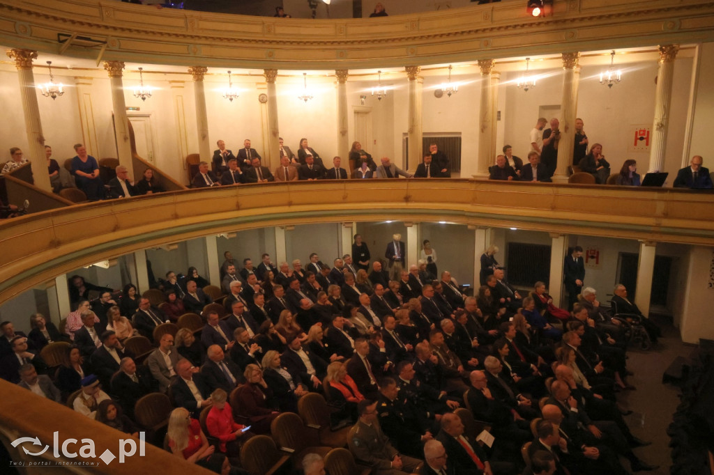 Uroczysta sesja Sejmiku w legnickim teatrze