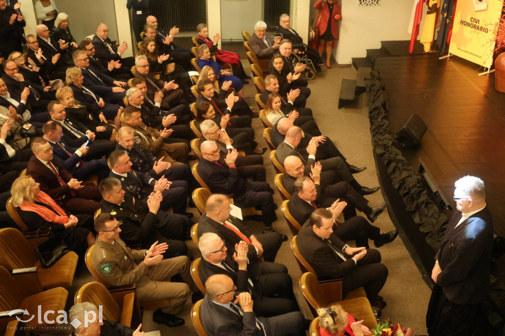 Uroczysta sesja Sejmiku w legnickim teatrze