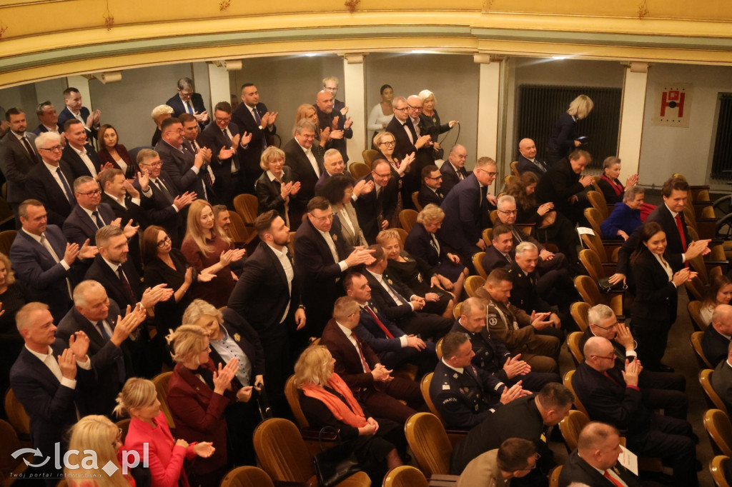 Uroczysta sesja Sejmiku w legnickim teatrze