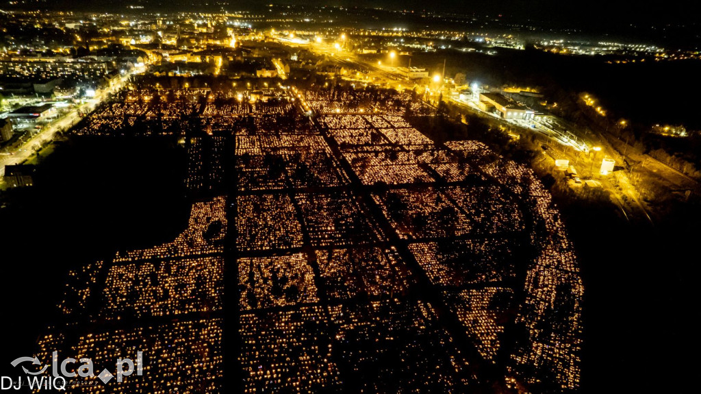 Legnicki cmentarz nocą z drona