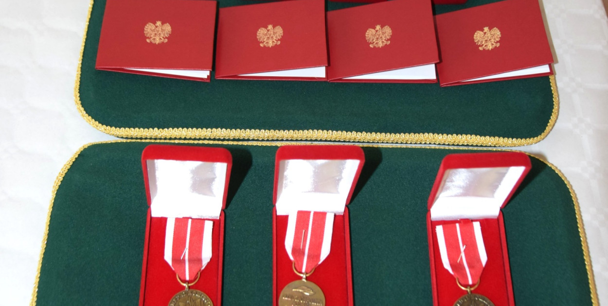 Medale KEN wręczone nauczycielom z powiatu