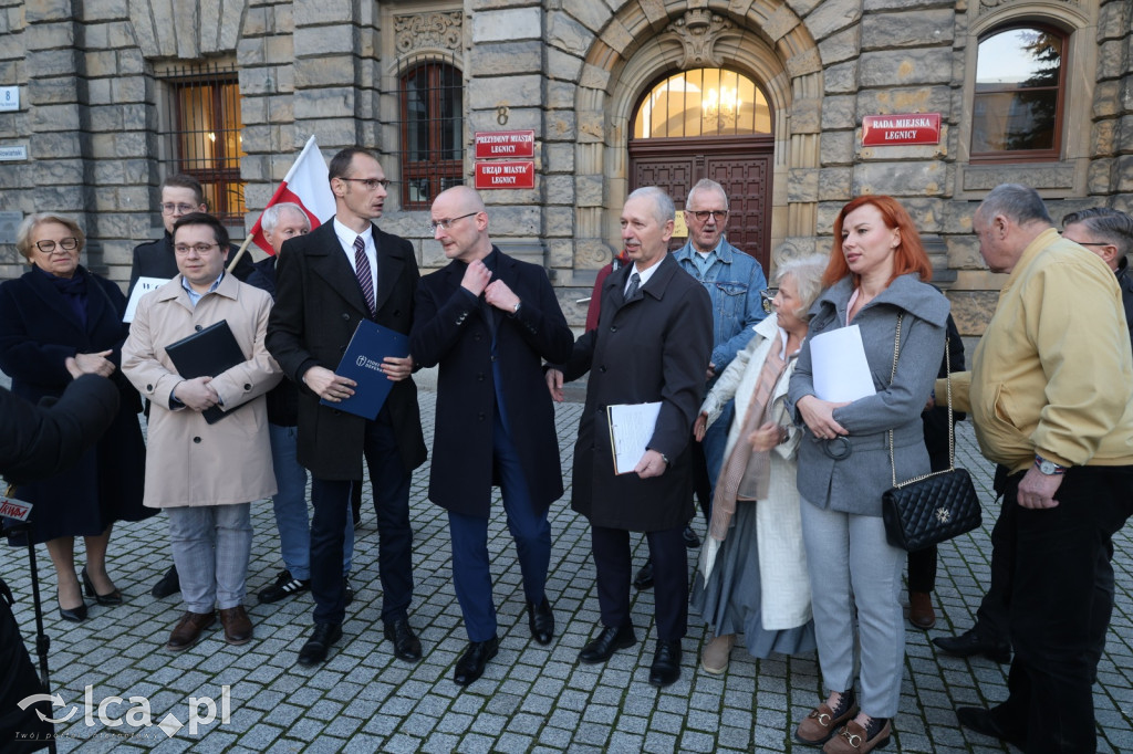 Burza po zdjęciu krzyża z sali obrad w Legnicy