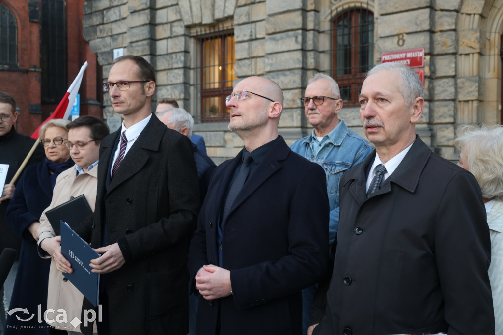 Burza po zdjęciu krzyża z sali obrad w Legnicy